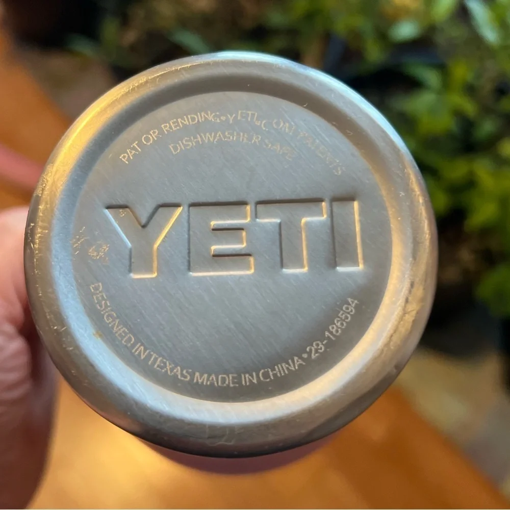 Yeti‎ Rambler Vacuum Travel Mug with Stronghold Lid - 30 fl. oz.Ltd Edition Pink